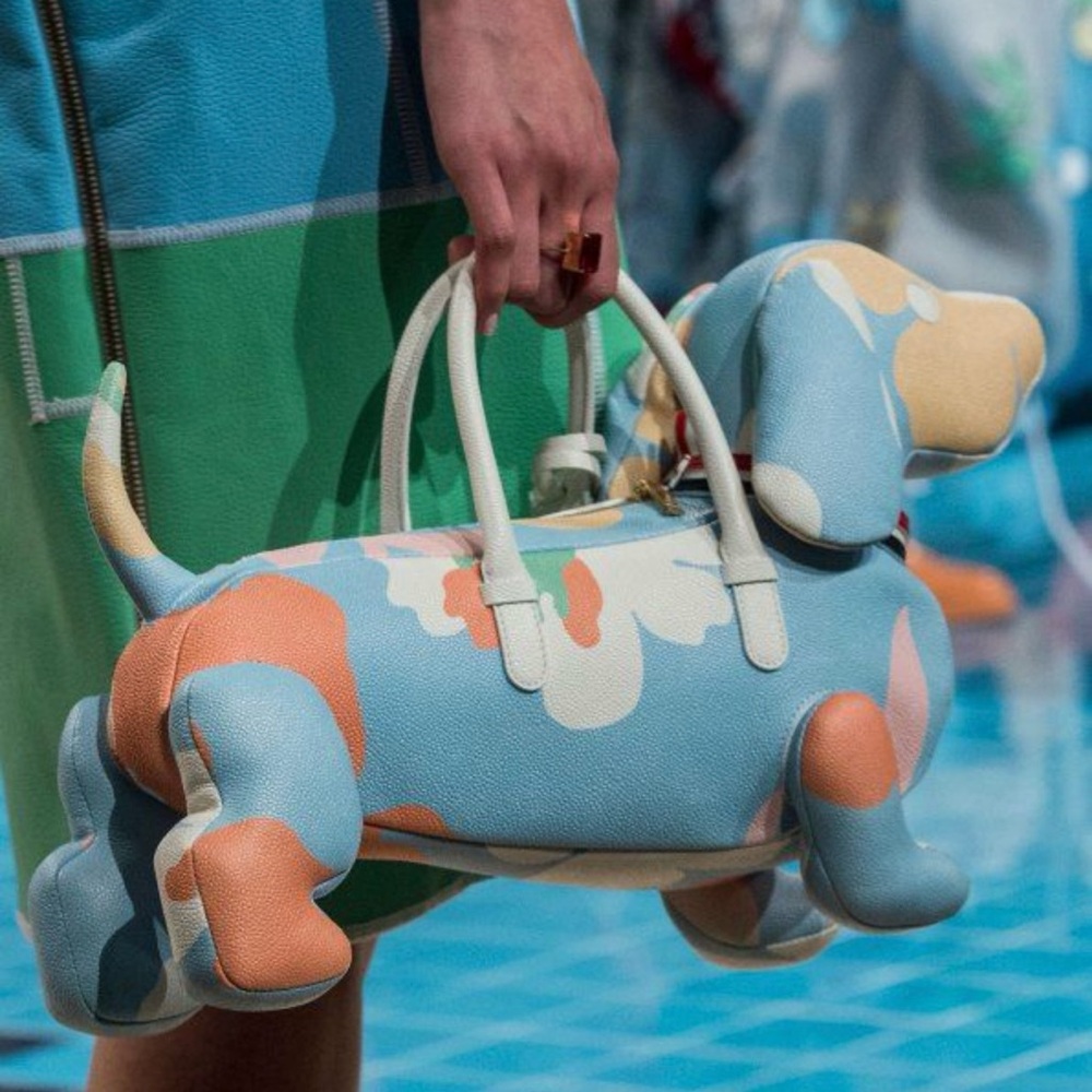 GET THE LOOK - Stylish Dog-Shaped Handbag - DESIGNER INSPO